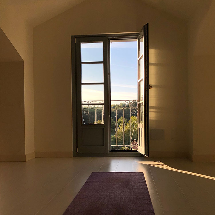 Salón bajo cubierta
